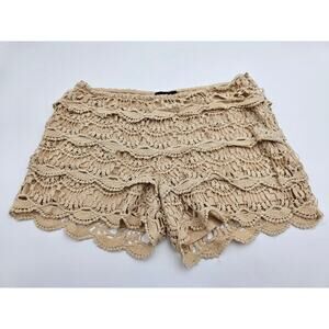 Bebe Women's Size 6 Beige Crochet Scalloped Shorts 2010s